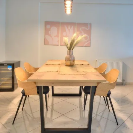 Elegant 2-bedroom With Sea View, 100m2 Atény