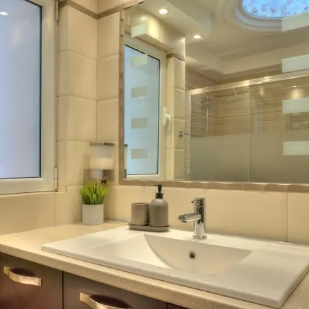 Elegant 2-bedroom With Sea View, 100m2 * Atény
