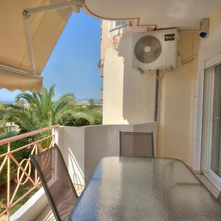 Apartmán Elegant 2-bedroom With Sea View, 100m2 *